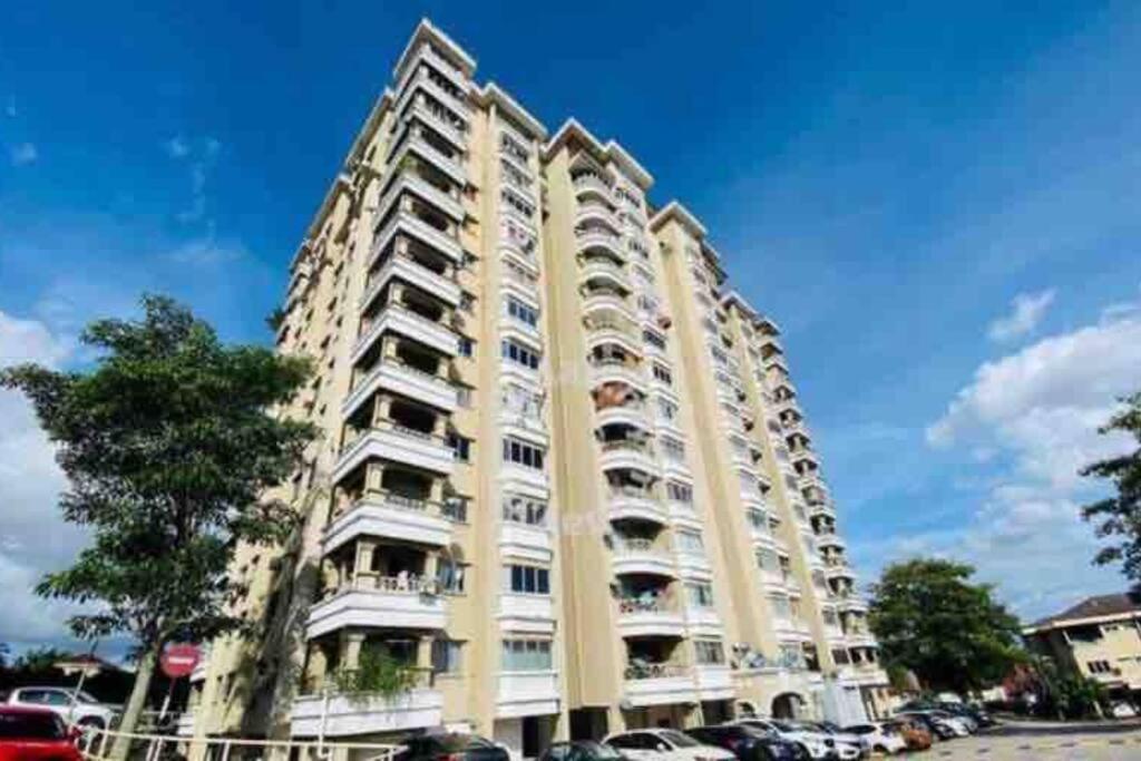 The Nest - Cozy 3-Bedroom Condo, Shah Alam Exteriör bild
